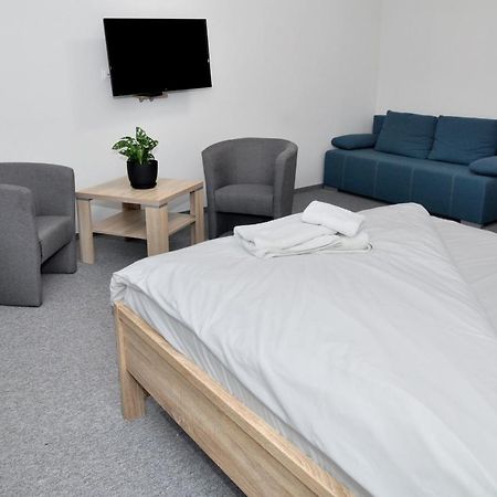 Pokoje, Apartamenty, Restauracja Marcus Oborniki Exteriör bild