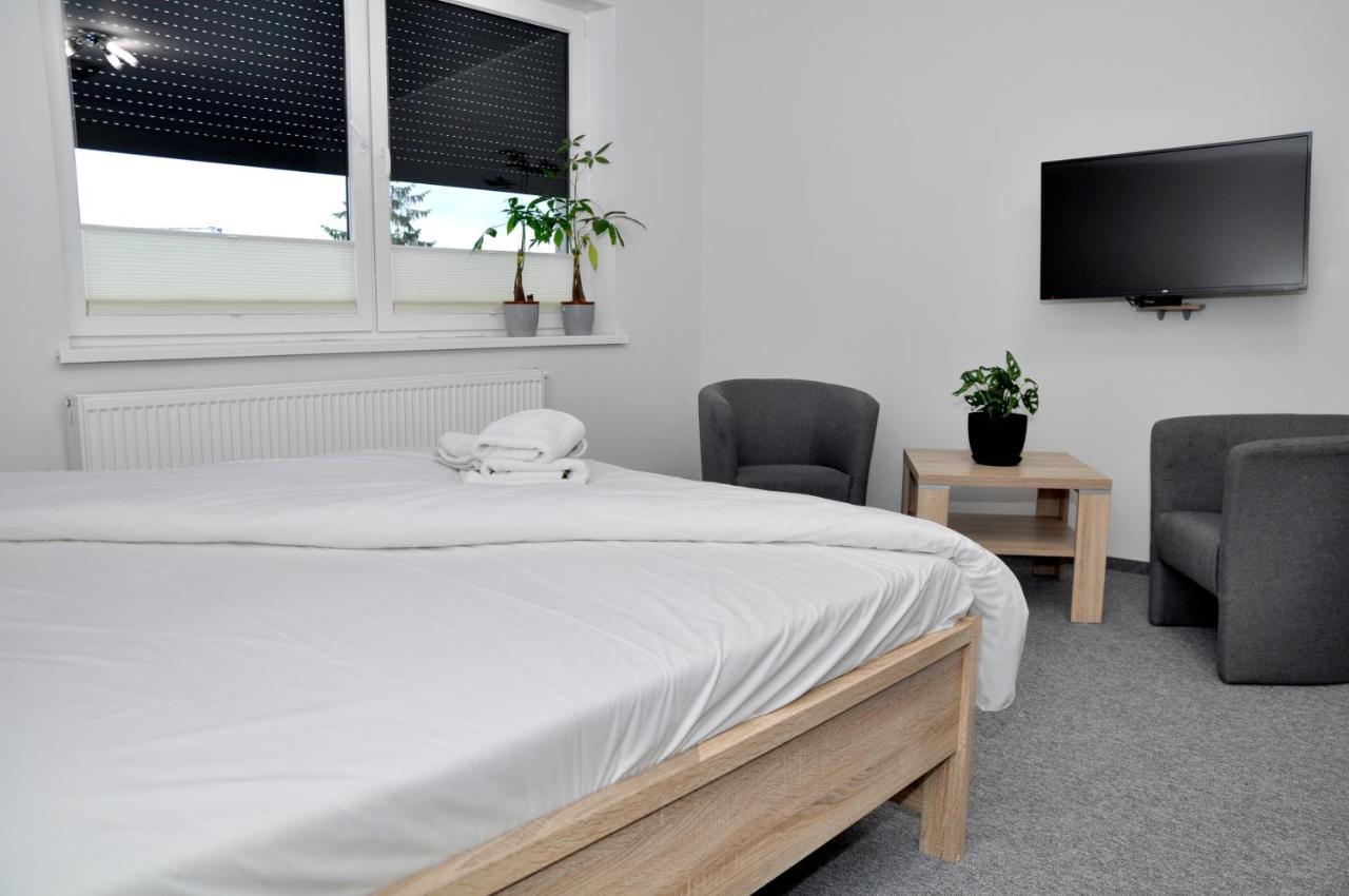 Pokoje, Apartamenty, Restauracja Marcus Oborniki Exteriör bild