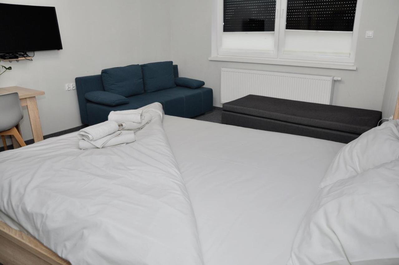 Pokoje, Apartamenty, Restauracja Marcus Oborniki Exteriör bild