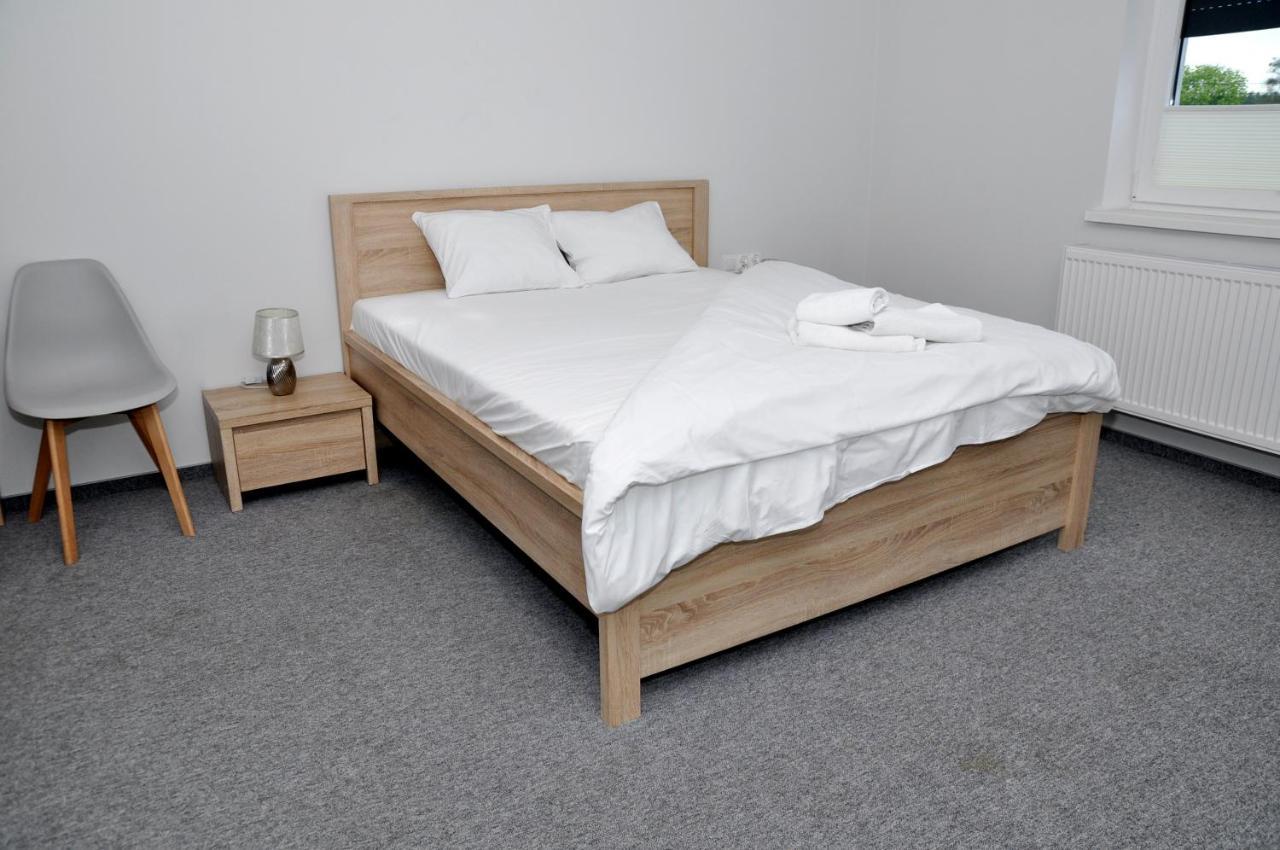 Pokoje, Apartamenty, Restauracja Marcus Oborniki Exteriör bild