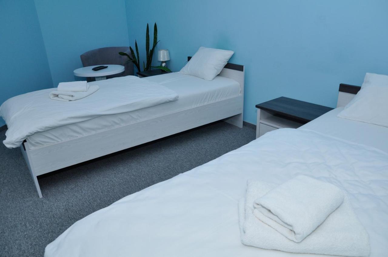 Pokoje, Apartamenty, Restauracja Marcus Oborniki Exteriör bild