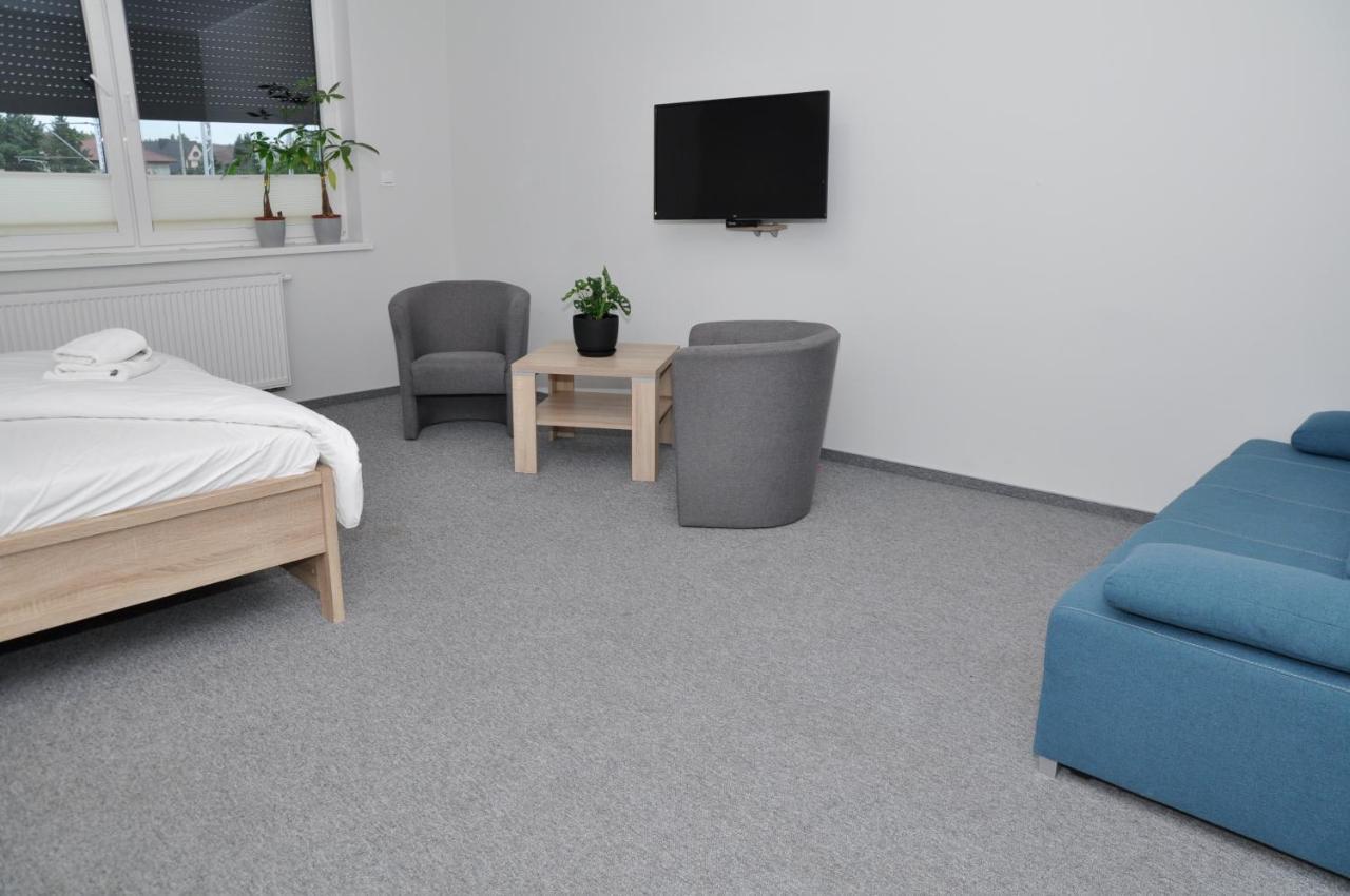 Pokoje, Apartamenty, Restauracja Marcus Oborniki Exteriör bild