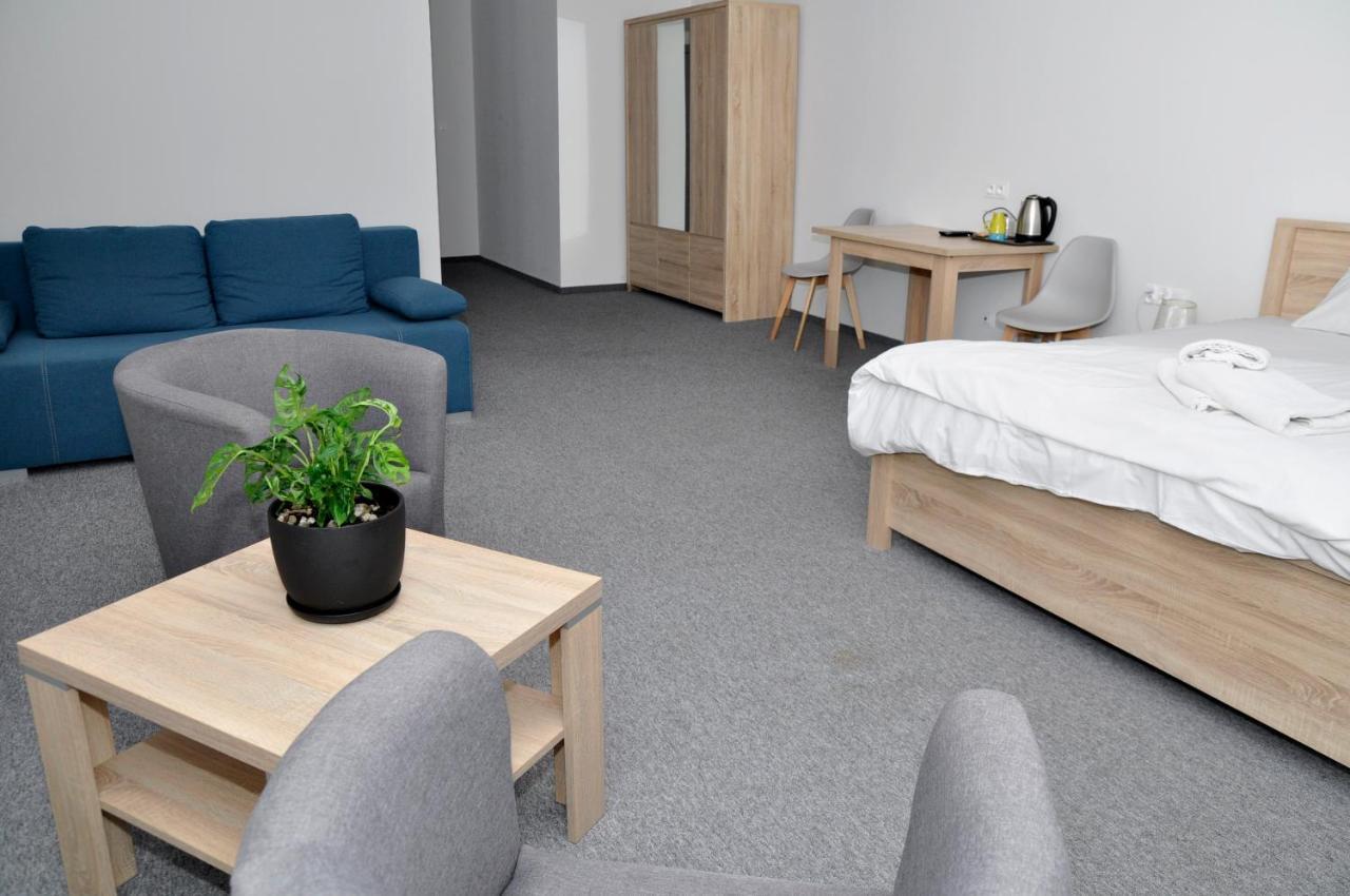Pokoje, Apartamenty, Restauracja Marcus Oborniki Exteriör bild