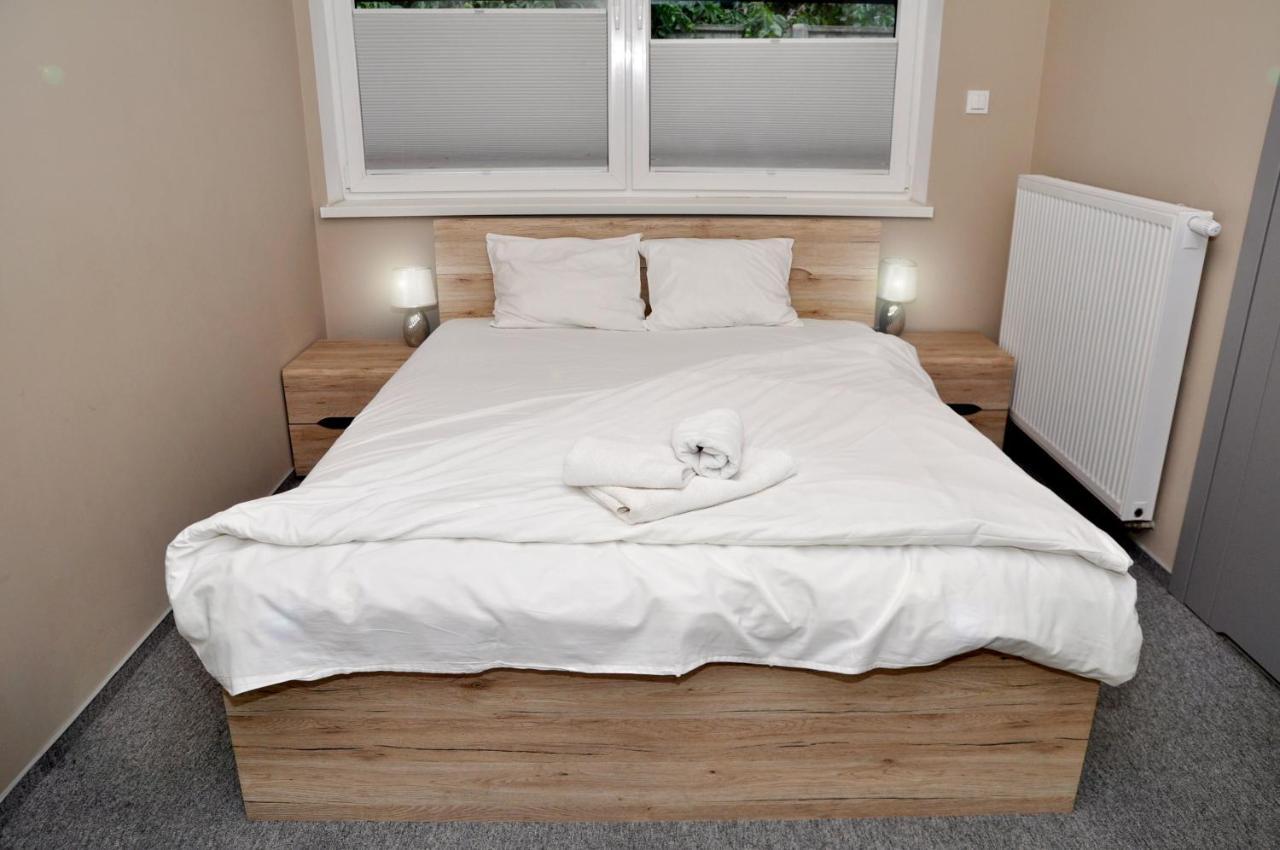 Pokoje, Apartamenty, Restauracja Marcus Oborniki Exteriör bild